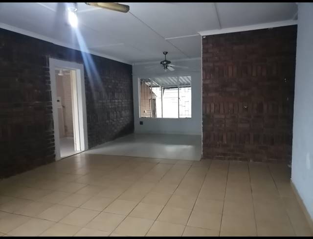 4 BEDROOM HOUSE FOR SALE IN GEELHOUTPARK